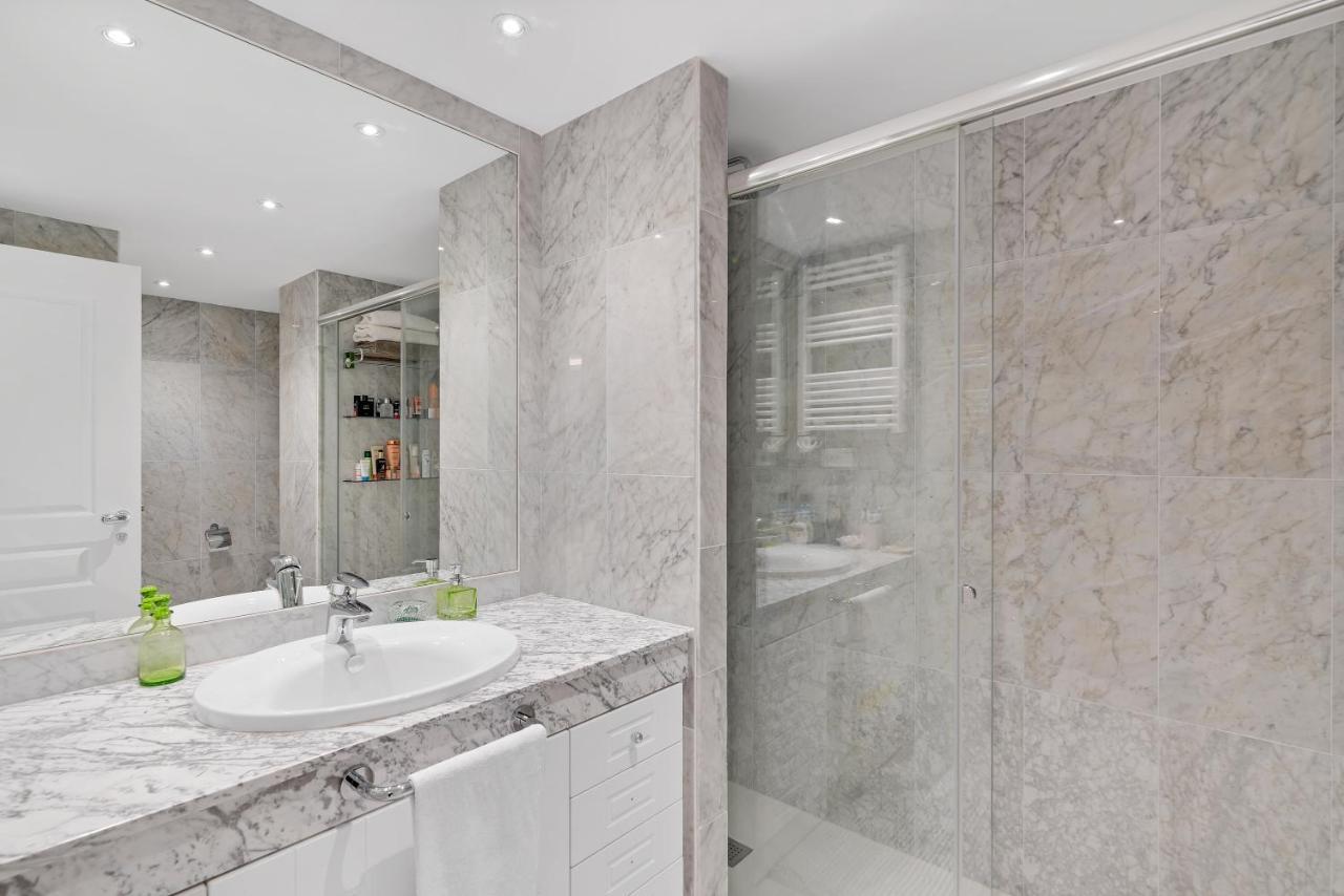 Apartment Modern And Large In The Heart Of Puerto Banus Marbella
