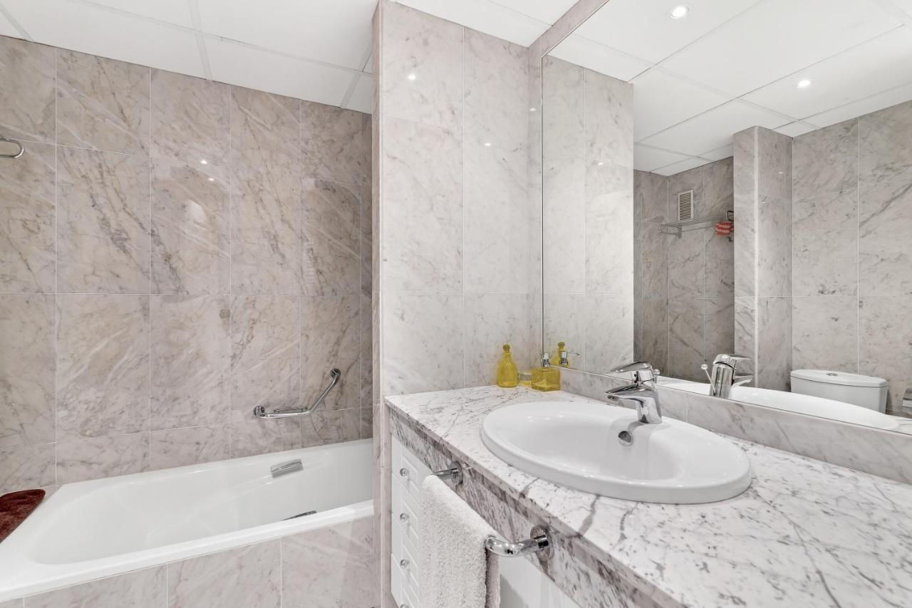Apartment Modern And Large In The Heart Of Puerto Banus Marbella